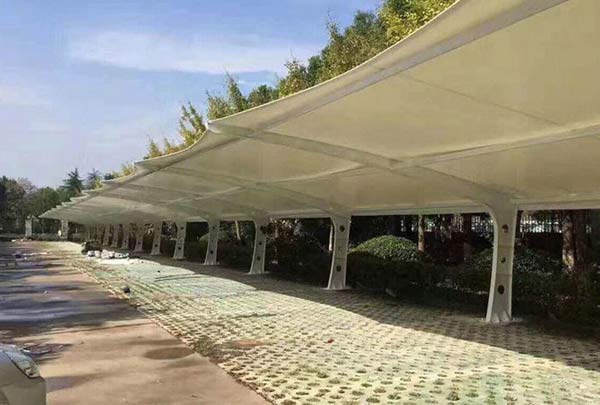 如何降低膜結(jié)構(gòu)停車棚造價？