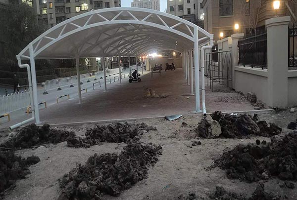 長春膜結(jié)構(gòu)的膜頂怎么才能不易積雪！