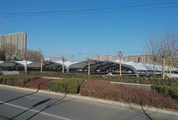 長(zhǎng)春膜結(jié)構(gòu)停車棚的施工過(guò)程