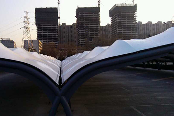 長(zhǎng)春膜結(jié)構(gòu)車棚由哪些結(jié)構(gòu)單元構(gòu)成