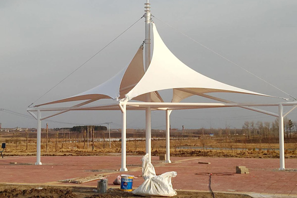 長(zhǎng)春膜結(jié)構(gòu)造型的控制要素：點(diǎn)、線的操作